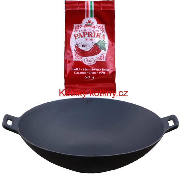 Litinový wok 36 cm + sladká paprika 50 g