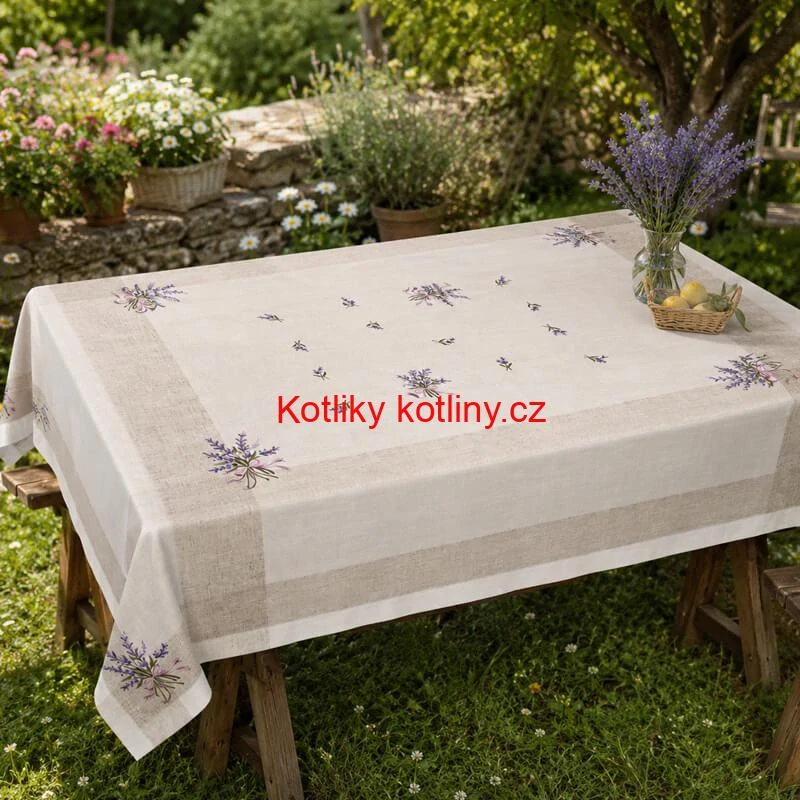 Hrubší textilní ubrus Levandule Provence 150 × 220 cm